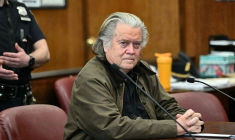 Steve Bannon, ancien conseiller du président américain Donald Trump, plaide coupable dans une affaire de fraude à New York