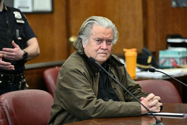 Steve Bannon, ancien conseiller du président américain Donald Trump, plaide coupable dans une affaire de fraude à New York
