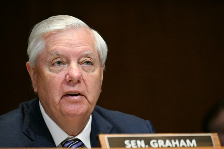 Le sénateur américain Lindsey Graham lors d'une audition de la sous-commission de la Défense de la commission des crédits du Sénat, le 12 mai 2026 au Capitole, à Washington ( AFP / Jim WATSON )