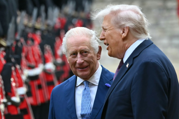 Le roi Charles III (à gauche) et le président américain Donald Trump à Windsor, le 17 septembre 2025 ( AFP / ANDREW CABALLERO-REYNOLDS )