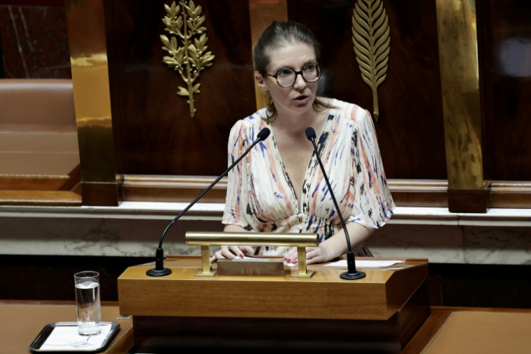 La ministre déléguée chargée de l'Égalité, Aurore Bergé, lors de l'examen du projet de loi sur la protection des mineurs à l'Assemblée nationale, le 15 juillet 2026 à Paris ( AFP / STEPHANE DE SAKUTIN )