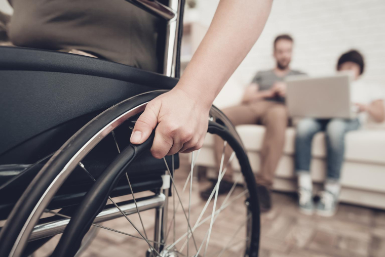 Pour percevoir l’AAH, le taux de handicap doit être au minimum de 50%. ( crédit photo : VGstockstudio/Shutterstock / VGstockstudio )