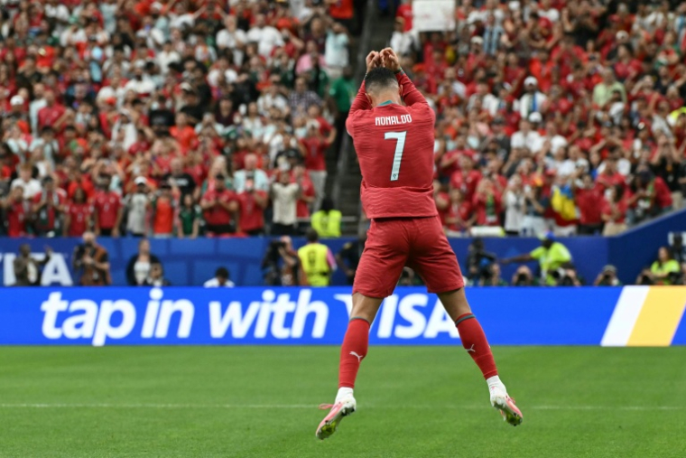 Le fameux "Siuuu" de Cristiano Ronaldo, la manière particulière de célébrer ses buts de l'international portugais, le 23 juin 206 à Houston. A 41 ans et 138 jours, le buteur portugais s'est offert un doublé face à l'Ouzbekistan (5-0) ( AFP / RONALDO SCHEMIDT )