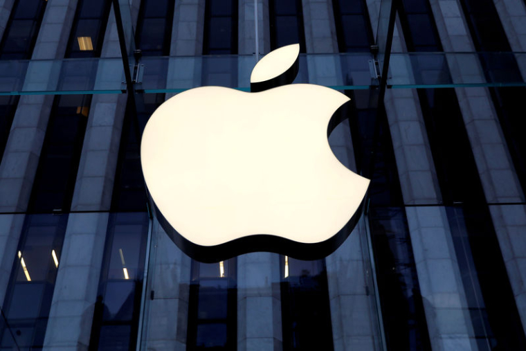 CONFIANT DANS SES SERVICES, APPLE AFFICHE DES PROJECTIONS SOLIDES