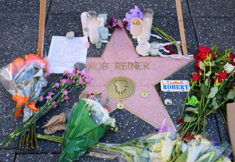 Mémorial improvisé pour Rob Reiner sur le Hollywood Walf of Fames, le 16 décembre 2025 ( AFP / Frederic J. BROWN )