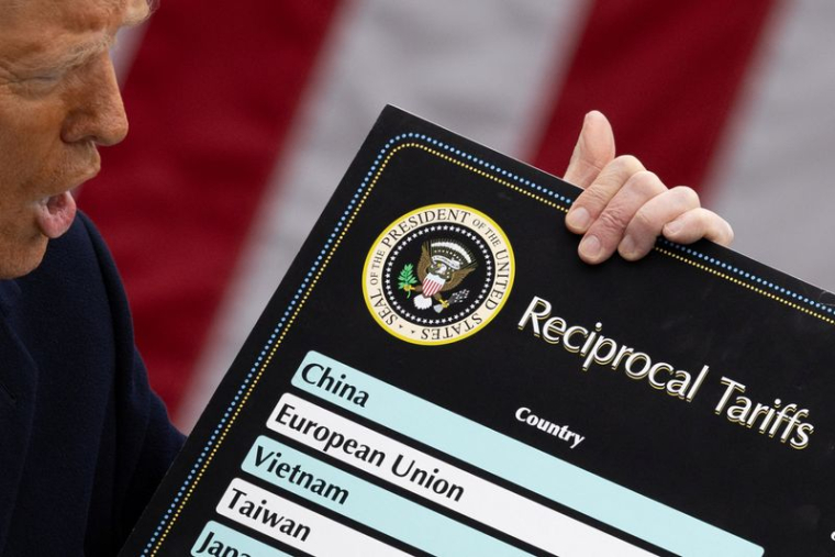 Le président américain Trump prononce un discours sur les tarifs douaniers, à la Maison Blanche