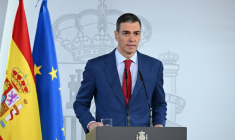 Photo diffusée par La Moncloa, le 4 mars 2026, du Premier ministre espagnol Pedro Sánchez lors d'une déclaration officielle en réponse aux propos du président américain Donald Trump, au palais de La Moncloa à Madrid ( LA MONCLOA / Borja Puig de la Bellacasa )