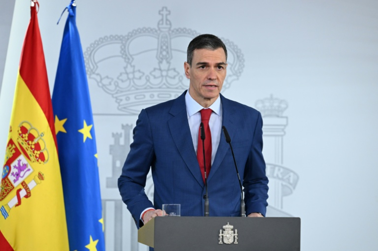Photo diffusée par La Moncloa, le 4 mars 2026, du Premier ministre espagnol Pedro Sánchez lors d'une déclaration officielle en réponse aux propos du président américain Donald Trump, au palais de La Moncloa à Madrid ( LA MONCLOA / Borja Puig de la Bellacasa )
