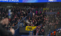 Un supporter d'Arsenal filmé en train de tenir des propos racistes au Parc des Princes