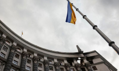 Bâtiment du siège du gouvernement ukrainien endommagé lors d'une attaque de drone et de missiles russes à Kiev