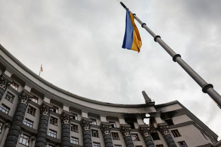 Bâtiment du siège du gouvernement ukrainien endommagé lors d'une attaque de drone et de missiles russes à Kiev