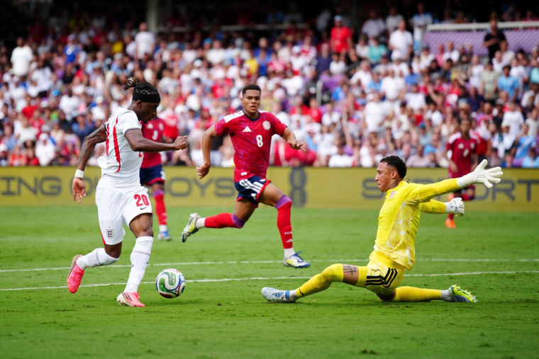 Madueke rate l’immanquable, l’Angleterre déroule