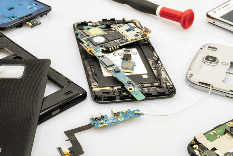 Pour les consommateurs, s'il y a le souhait de réduire les déchets électroniques, il y a également l'envie de réaliser des économies. (Bru-nO / PIxabay)