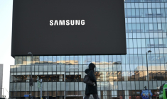 Une publicité pour Samsung dans une rue de Séoul, le 8 janvier 2026. ( AFP / Jung Yeon-je )