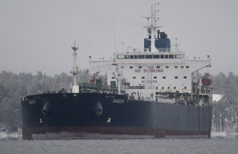 Un pétrolier à l'ancre près du port de Kilpilahti, sur le golfe de Finlande
