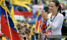 La cheffe de l'opposition vénézuélienne Maria Corina Machado lors d'un rassemblement de campagne du candidat à la présidence Edmundo Gonzalez Urrutia, à Barinas, au Venezuela, le 6 juillet 2024 ( AFP / Juan BARRETO )