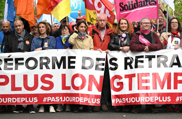 Laurent Berger (à gauche), secrétaire général sortant de la CFDT, Marylise Léon, dirigeante de la CFDT (à gauche), Sophie Binet, secrétaire générale de la CGT (au centre), Murielle Guilbert et Simon Dutei, co-délégués généraux du syndicat Solidaires, participent à une manifestation à Paris, le 1er mai 2023. ( AFP / ALAIN JOCARD )