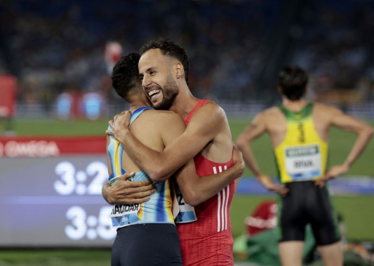 Azeddine Habz célèbre sa victoire en finale du 1500m hommes à Rome