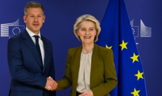 Le futur Premier ministre hongrois Peter Magyar (g) et la présidente de la Commission européenne Ursula von der Leyen, à Bruxelles, le 29 avril 2026 ( POOL / JOHN THYS )
