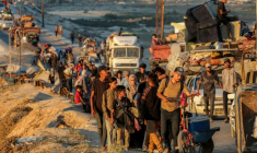 Des Palestiniens fuient la ville de Gaza en direction du sud, le 13 septembre 2025 ( AFP / Eyad BABA )
