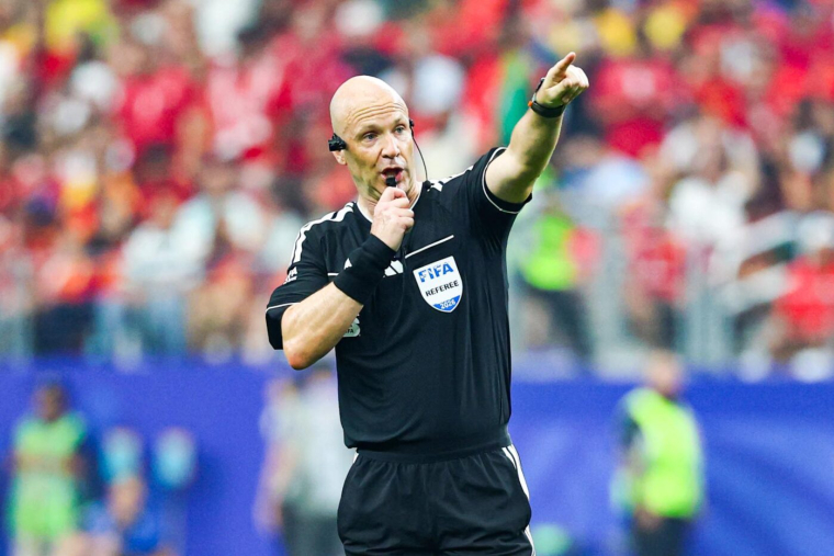 Un arbitre mondialiste annonce sa retraite