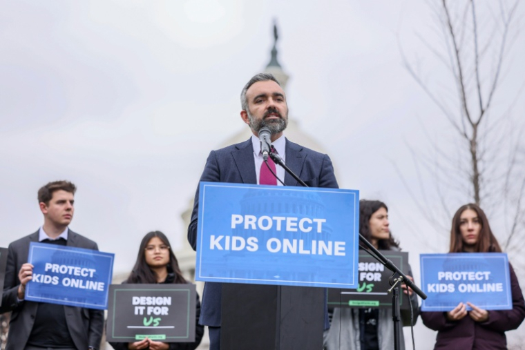 Le procureur du Nouveau-Mexique Raul Torrez à Washington lors d'un rassemblement pour réclamer la protection des enfants et des adolescents sur les réseaux sociaux, le 31 janvier 2024 ( GETTY IMAGES NORTH AMERICA / Jemal Countess )