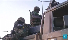 La Cédéao active sa "force en attente" : soutien total de Paris à la Cédéao sur l'option militaire