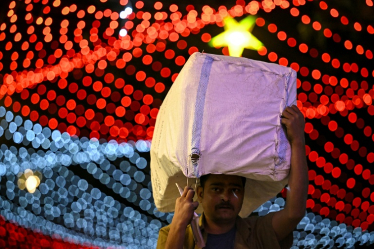 Préparatifs du Nouvel An à Bangalore, en Inde, le 30 décembre 2025 ( AFP / Idrees MOHAMMED )