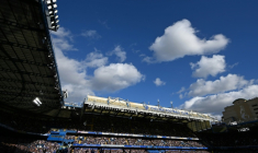 Le stade de Stamford Bridg, le 10 octobre 2026, où joue le club de football londonien de Chelsea, dont Roman Abramovitch a été propriétaire avant de devoir le céder en 2022. ( AFP / Glyn KIRK )