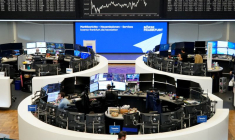 Le graphique de l'indice boursier allemand DAX est affiché à la bourse de Francfort