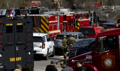 Les forces de l'ordre interviennent près du Temple Israel à la suite de signalements faisant état d'un tireur actif, le 12 mars 2026 à West Bloomfield, dans le Michigan, aux Etats-Unis ( GETTY IMAGES NORTH AMERICA / Emily Elconin )