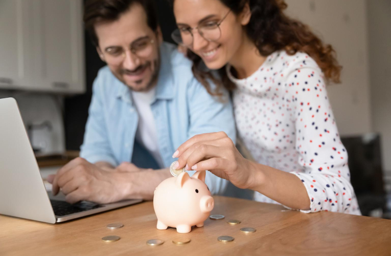 Nos astuces pour faire des économies rapidement et facilement. ( crédit photo : Shutterstock )