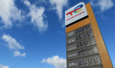 Le logo de TotalEnergies dans une station-service à Bugnicourt