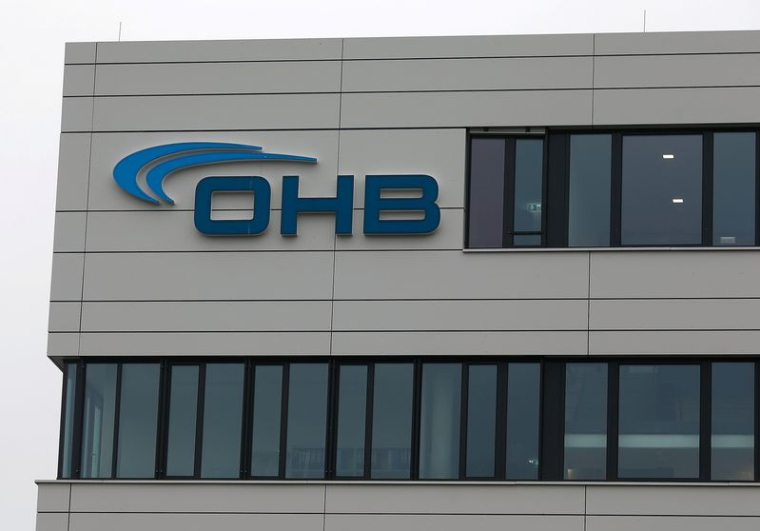 Le logo de l'entreprise OHB, spécialiste des systèmes spatiaux, située à Oberpfaffenhofen, près de Munich