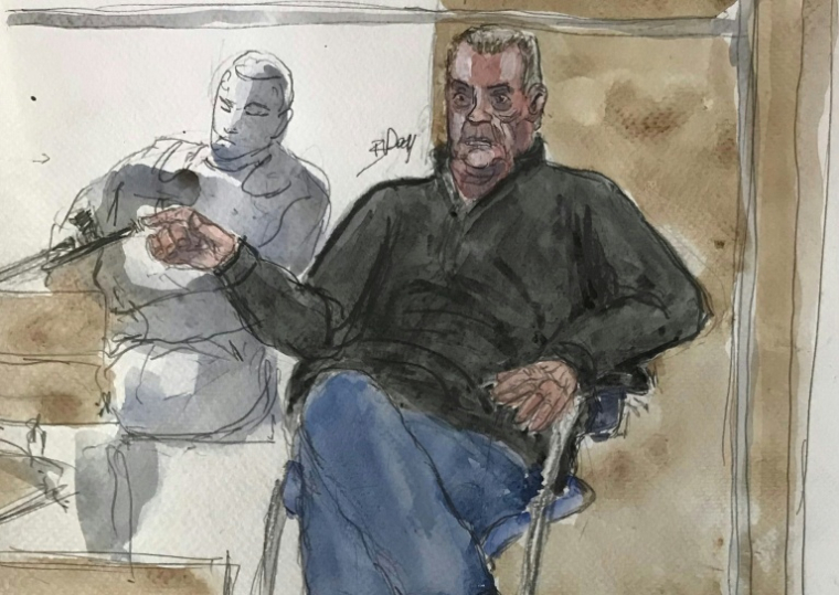 Croquis d'audience, du 17 septembre 2024, montrant l'accusé Dominique Pelicot lors de son procès au tribunal d'Avignon, accusé d'avoir drogué sa femme Gisèle afin de la violer et de la livrer à des dizaines d'inconnus dans leur maison de Mazan, dans le Vaucluse ( AFP / Benoit PEYRUCQ )