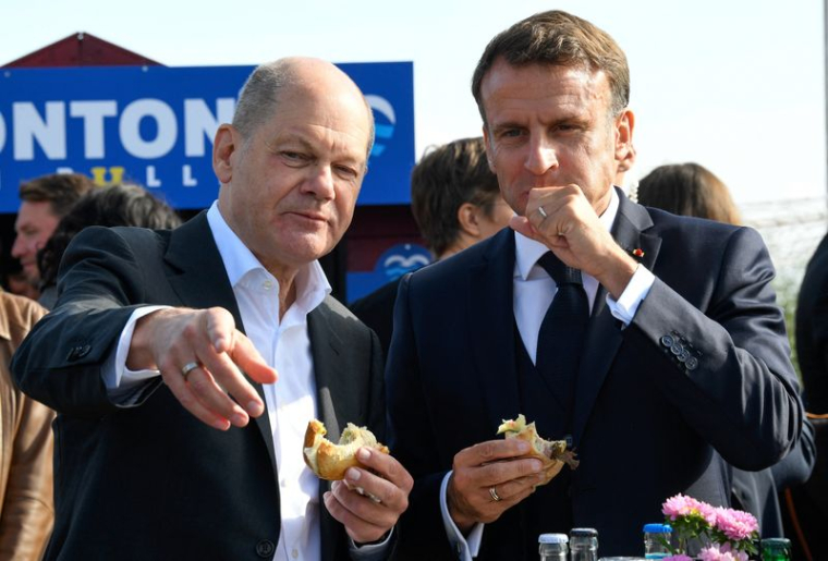 Le chancelier allemand Olaf Scholz et le président français Emmanuel Macron à Hambourg, en Allemagne