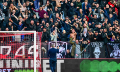 Des supporters néerlandais pètent un plomb