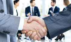 La donation doit précéder la cession pour échapper à la plus-value.(© stock.adobe.com)