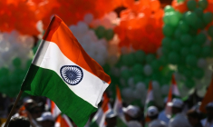 Symbole de la cause indépendantiste, le chant "Vande Mataram" ("Salut à la Mère Inde") refait parler de lui en Inde depuis que le pouvoir ultranationaliste hindou a imposé cette année qu'il soit entonné avant l'hymne national dans les cérémonies officielles ( AFP / Dibyangshu SARKAR )