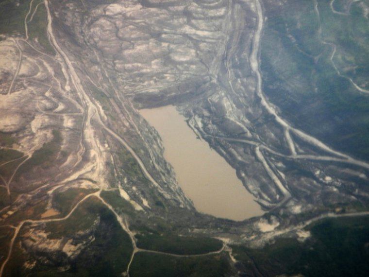 Une mine de charbon à ciel ouvert à Samarinda dans le Kalimantan oriental en Indonésie, le 4 décembre 2013  ( AFP / BAY ISMOYO )