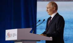 Le président russe Vladimir Poutine lors du Forum économique de l'Est à Vladivostok, le 5 septembre 2025 dans l'Extrême-Orient russe ( POOL / Alexander KAZAKOV )