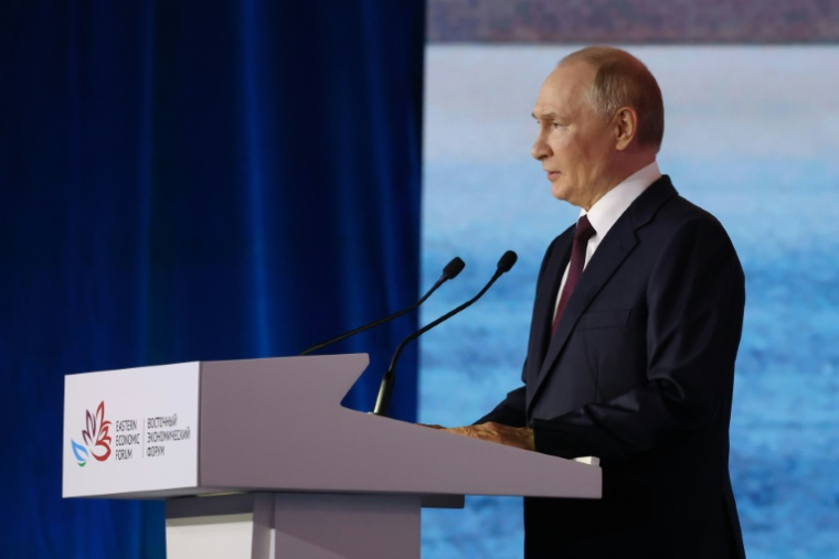 Le président russe Vladimir Poutine lors de la session plénière du Forum économique oriental à Vladivostok, le 5 septembre 2025 ( POOL / Alexander KAZAKOV )