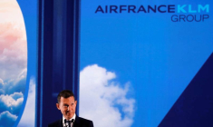 UNE ÉCOTAXE SUR LE TRANSPORT AÉRIEN "SERAIT IRRESPONSABLE ET CATASTROPHIQUE POUR AF-KLM, DIT BEN SMITH