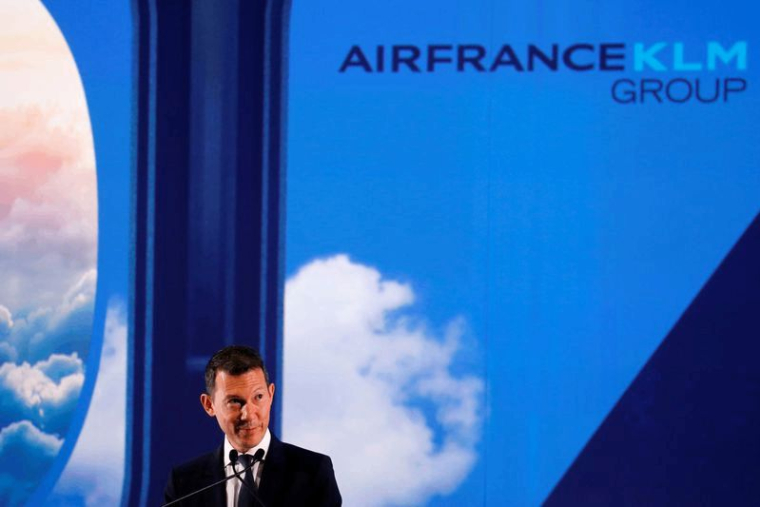 UNE ÉCOTAXE SUR LE TRANSPORT AÉRIEN "SERAIT IRRESPONSABLE ET CATASTROPHIQUE POUR AF-KLM, DIT BEN SMITH