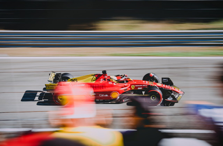 Le pilote de Formule 1 Charles Leclerc lance sa marque de glaces. (Crédits: Pexels - Jenda Kubeš)