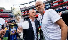 Le sélectionneur norvégien dépose des fleurs pour Didier Deschamps