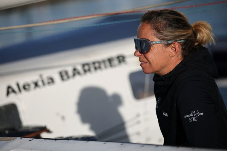 La skipper française Alexia Barrier s'entraîne au large de Brest en vue de la Route du Rhum