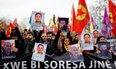 Un rassemblement de la communauté kurde place de la République, à Paris