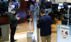 WALL STREET OUVRE EN ORDRE DISPERSÉ