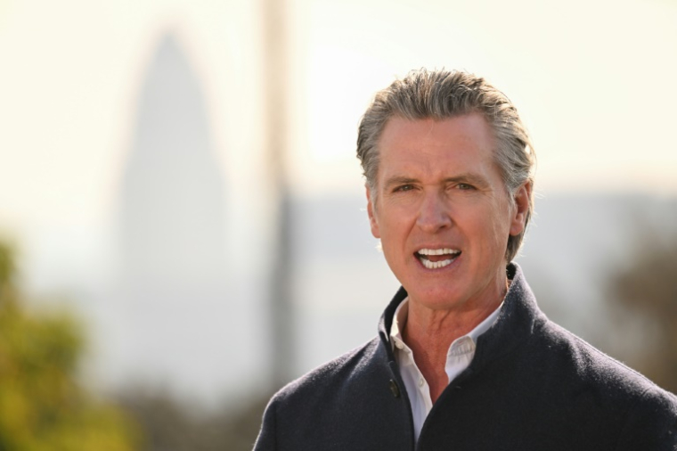 Le gouverneur démocrate de Californie, Gavin Newsom, lors d'une conférence de presse au Dodger Stadium de Los Angeles, le 28 janvier 2025 ( AFP / Patrick T. Fallon )